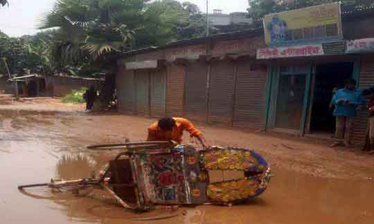 Tangail-er-Road-Accident-3.-(R.K.Menon)-21-May-2017